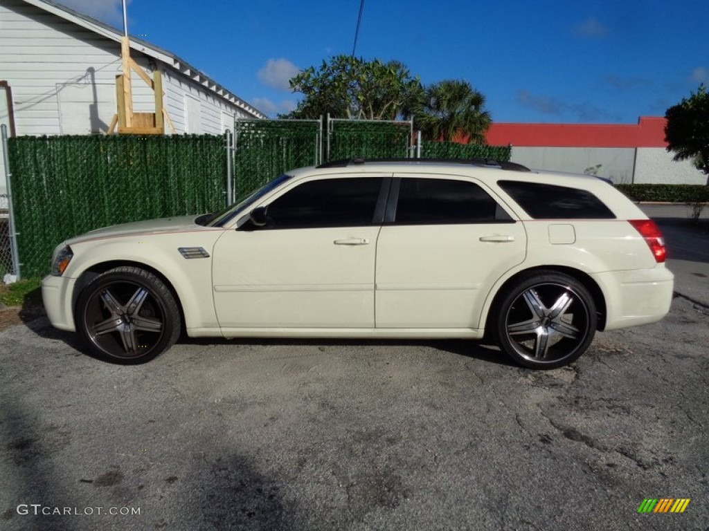 2005 Magnum SXT - Cool Vanilla White / Dark Slate Gray/Light Graystone photo #3