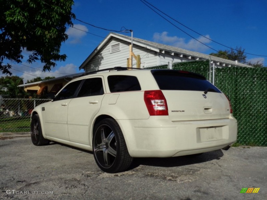 2005 Magnum SXT - Cool Vanilla White / Dark Slate Gray/Light Graystone photo #5