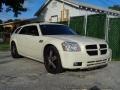 2005 Cool Vanilla White Dodge Magnum SXT  photo #11