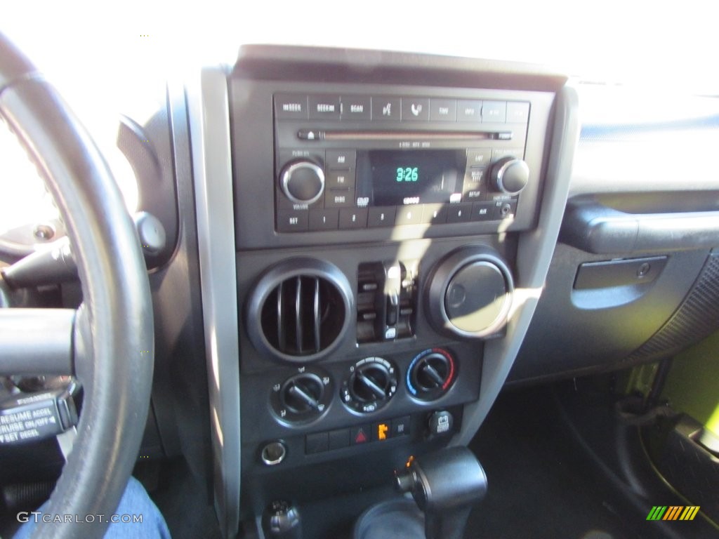 2007 Wrangler Unlimited X 4x4 - Rescue Green Metallic / Dark Khaki/Medium Khaki photo #20