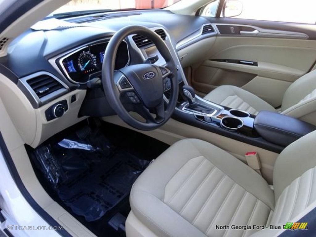 2013 Fusion SE - White Platinum Metallic Tri-coat / Dune photo #31