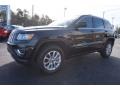 Brilliant Black Crystal Pearl - Grand Cherokee Laredo 4x4 Photo No. 3