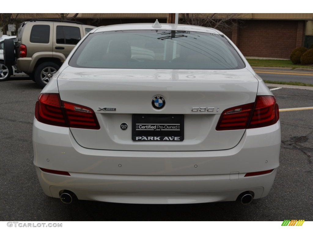 2013 5 Series 535i xDrive Sedan - Alpine White / Cinnamon Brown photo #4