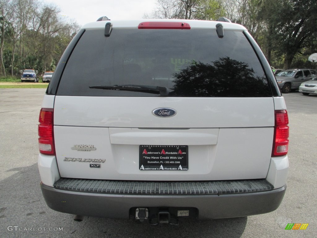 2004 Explorer XLT - Oxford White / Graphite photo #4