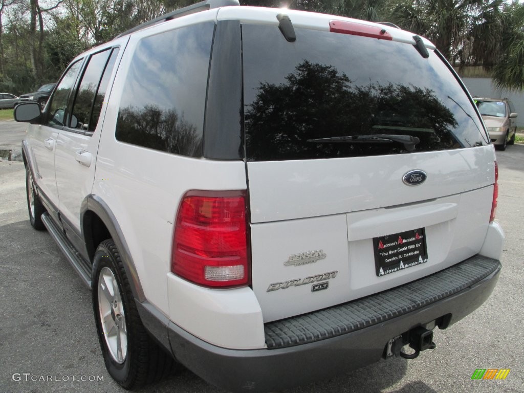 2004 Explorer XLT - Oxford White / Graphite photo #5