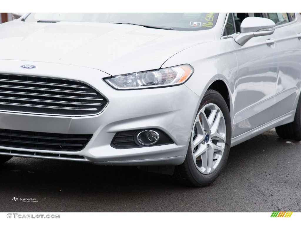 2016 Fusion SE - Ingot Silver Metallic / Charcoal Black photo #2
