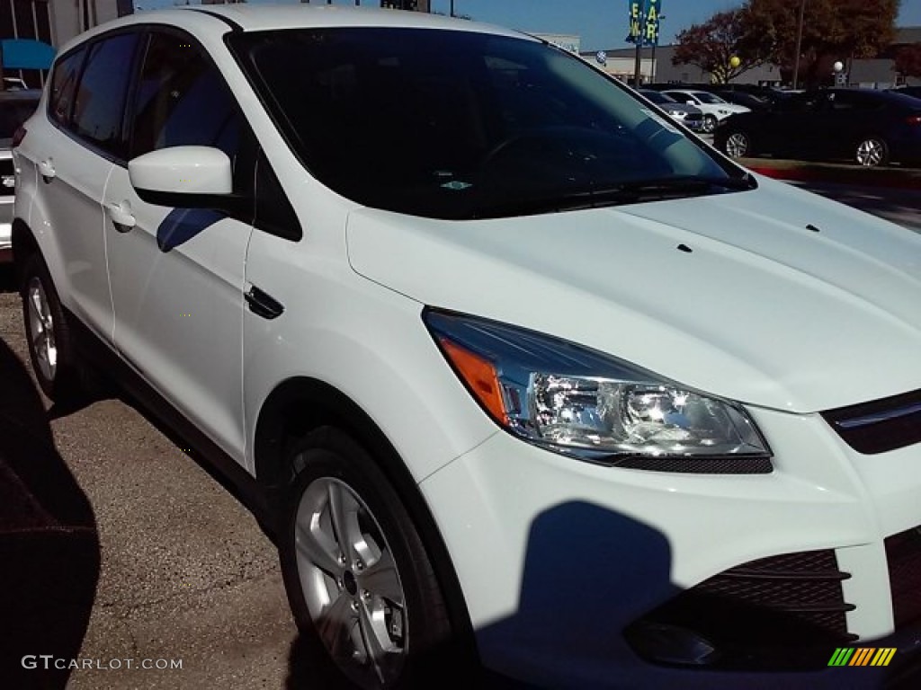 2016 Escape SE - Oxford White / Charcoal Black photo #1