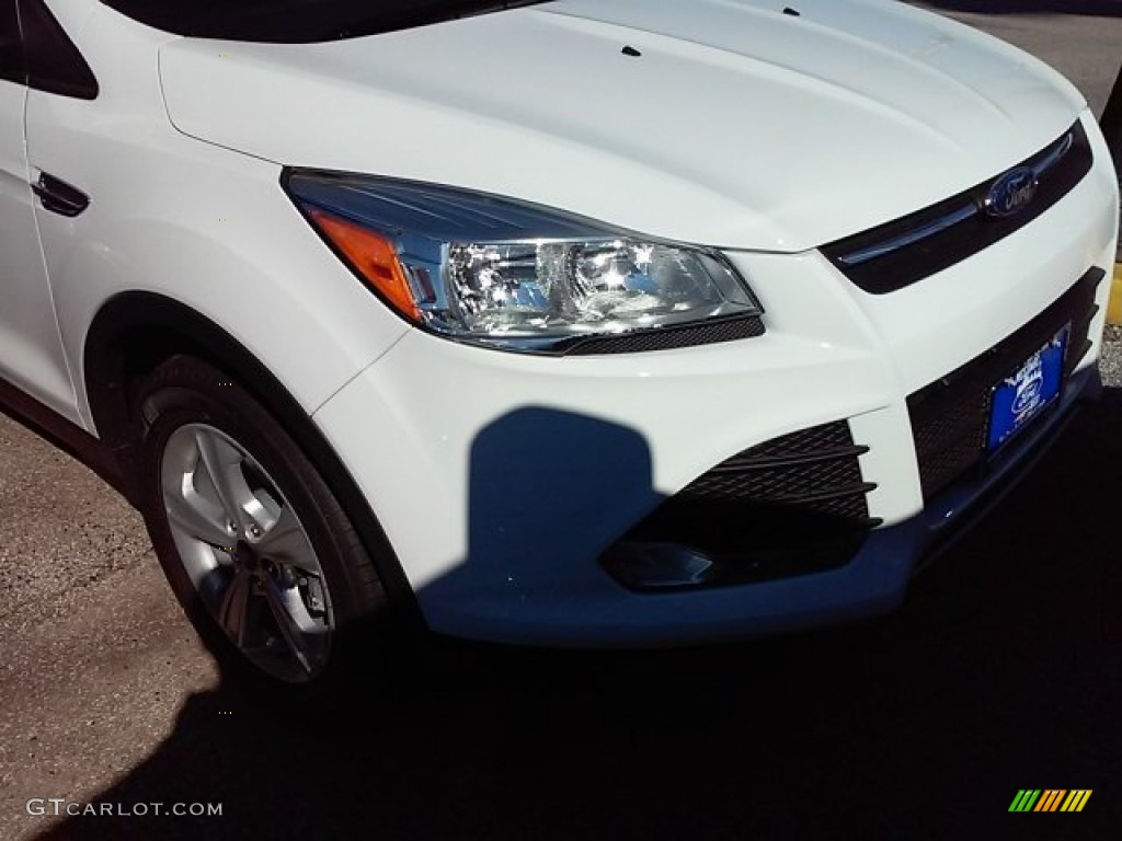 2016 Escape SE - Oxford White / Charcoal Black photo #2