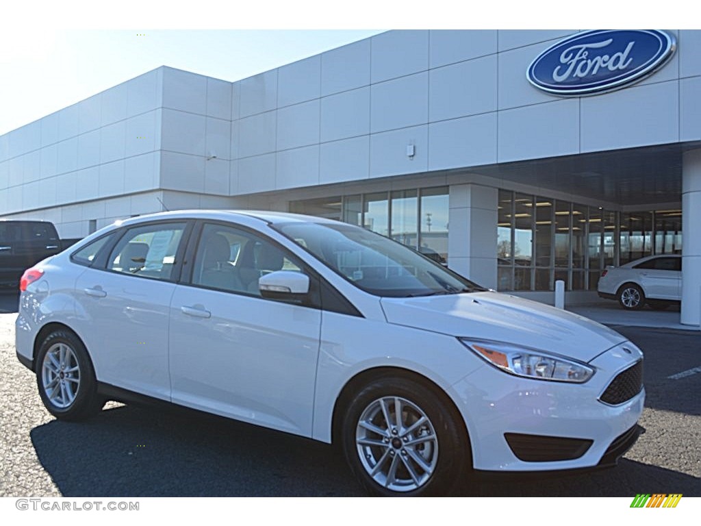 2016 Focus SE Sedan - Oxford White / Medium Light Stone photo #1