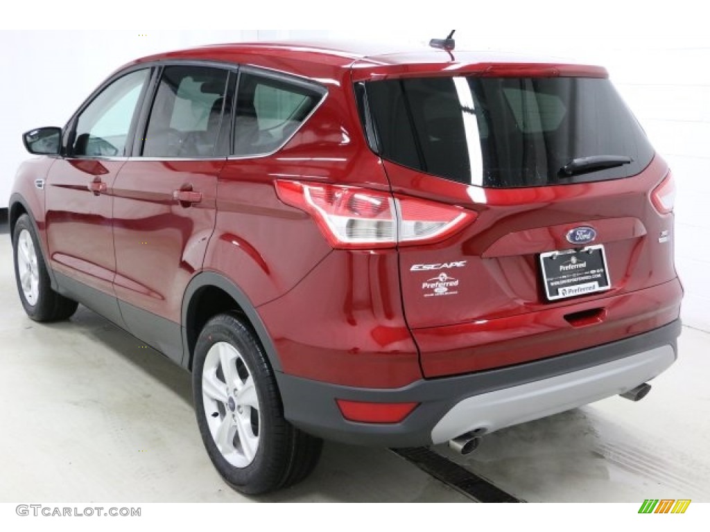 2016 Escape SE 4WD - Ruby Red Metallic / Charcoal Black photo #4