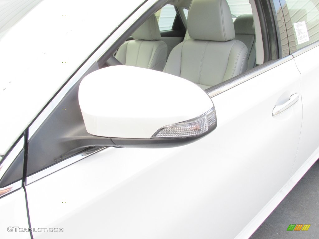 2016 Avalon XLE Premium - Blizzard Pearl / Light Gray photo #12