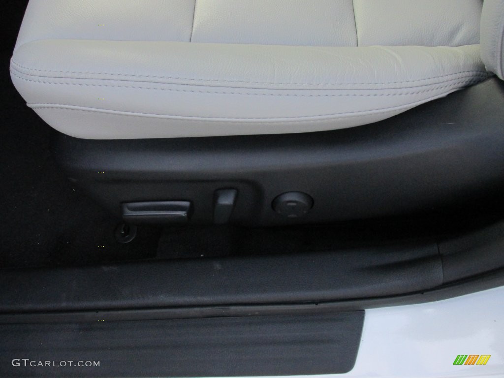 2016 Avalon XLE Premium - Blizzard Pearl / Light Gray photo #22
