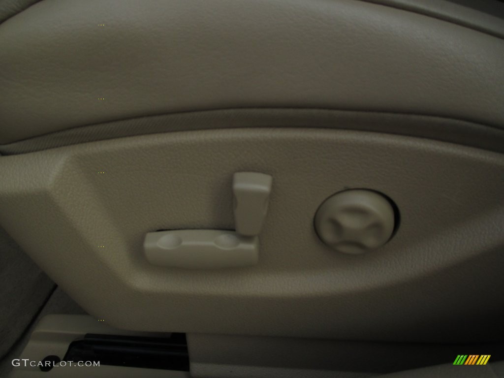 2009 STS V8 - Crystal Red / Cashmere photo #31