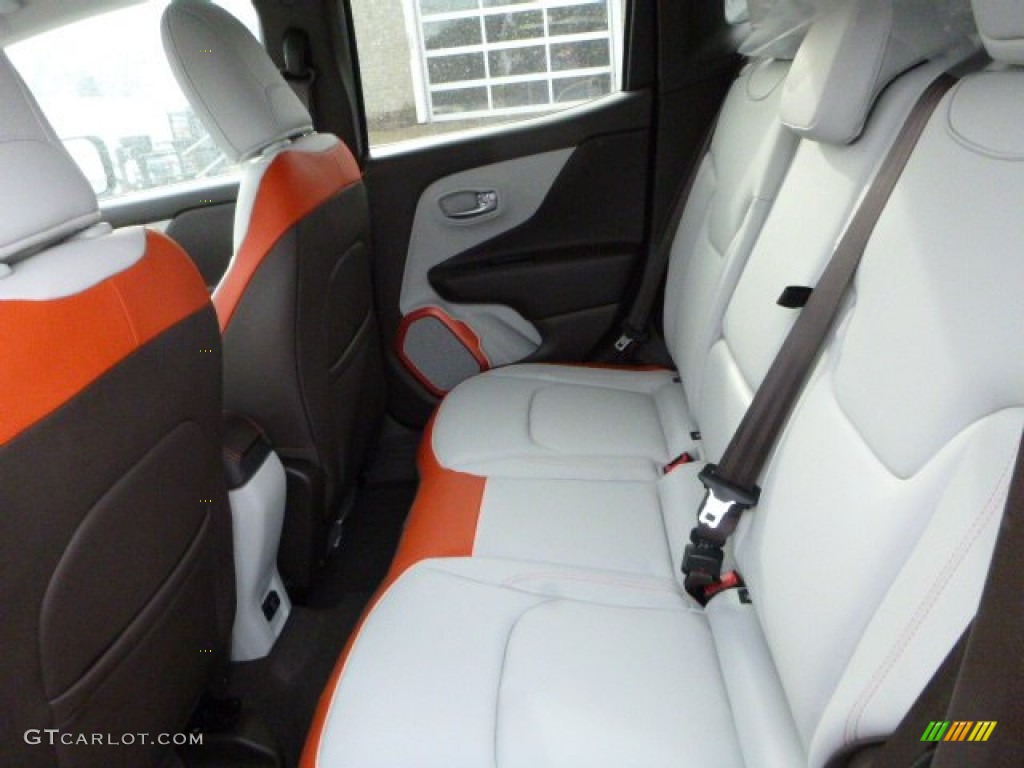 2016 Jeep Renegade Limited 4x4 Rear Seat Photo #110159371