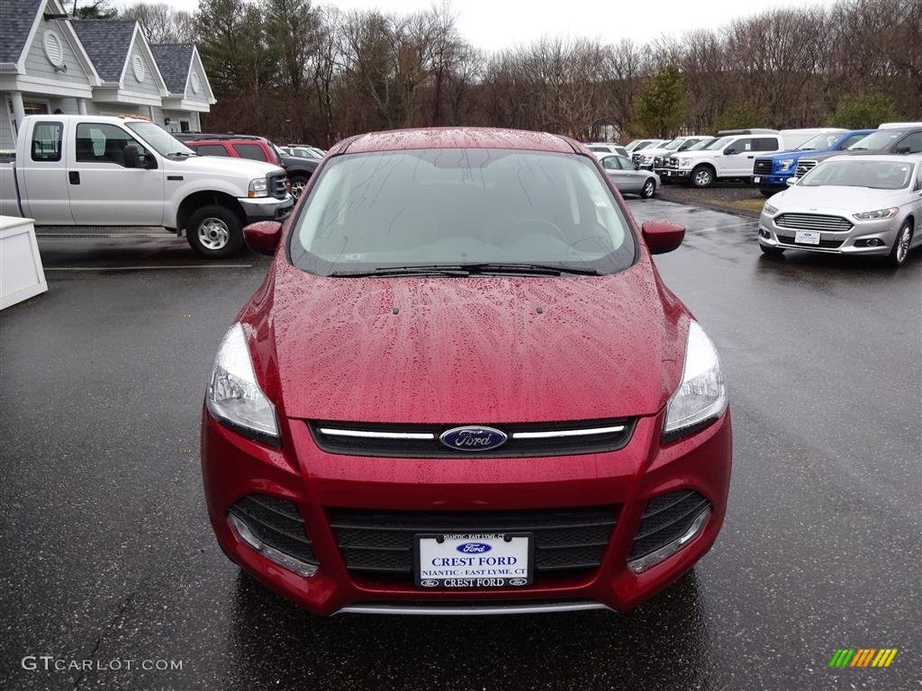 2016 Escape SE 4WD - Ruby Red Metallic / Charcoal Black photo #2