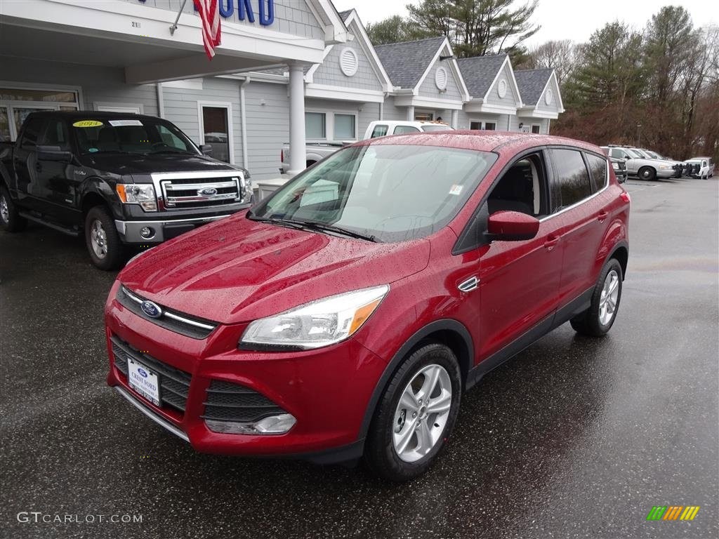 2016 Escape SE 4WD - Ruby Red Metallic / Charcoal Black photo #3