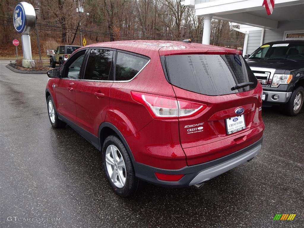 2016 Escape SE 4WD - Ruby Red Metallic / Charcoal Black photo #5