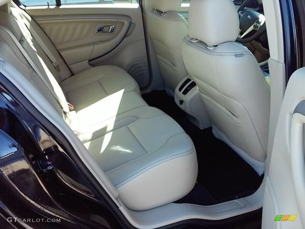 2015 Taurus SEL - Tuxedo Black Metallic / Dune photo #12