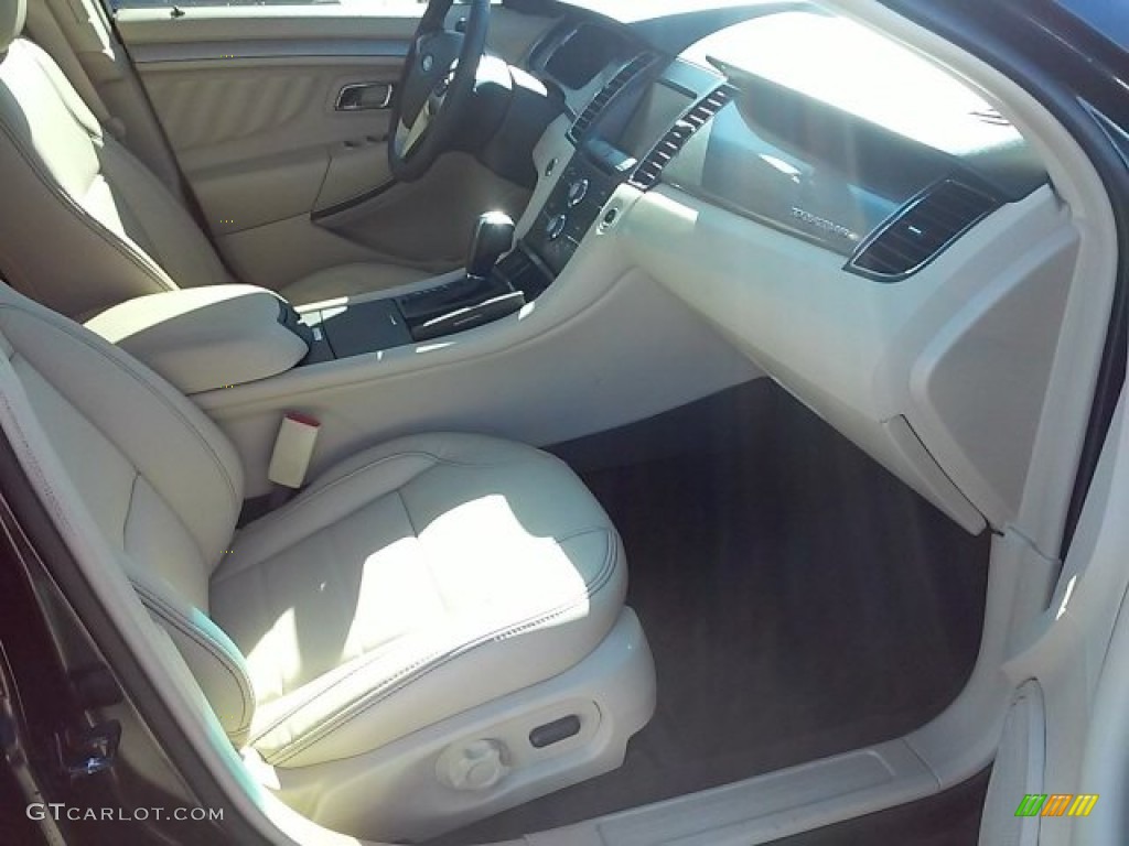 2015 Taurus SEL - Tuxedo Black Metallic / Dune photo #14