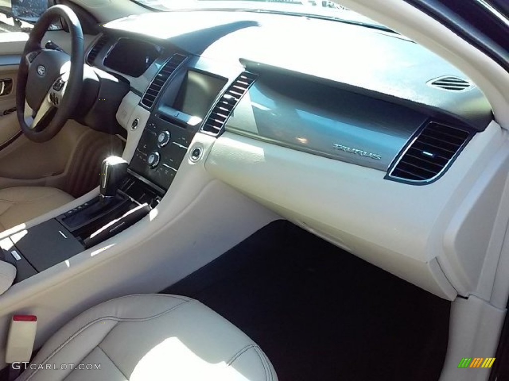 2015 Taurus SEL - Tuxedo Black Metallic / Dune photo #16
