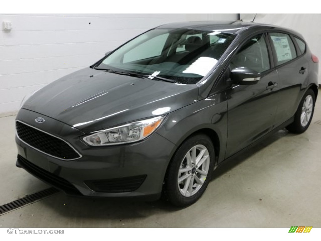 Magnetic 2016 Ford Focus SE Hatch Exterior Photo #110186938