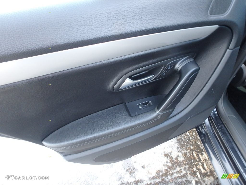 2010 CC Sport - Deep Black Metallic / Black photo #23