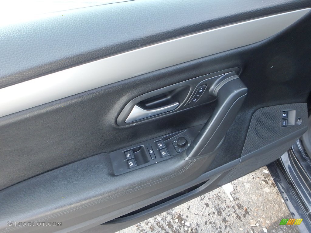 2010 CC Sport - Deep Black Metallic / Black photo #24