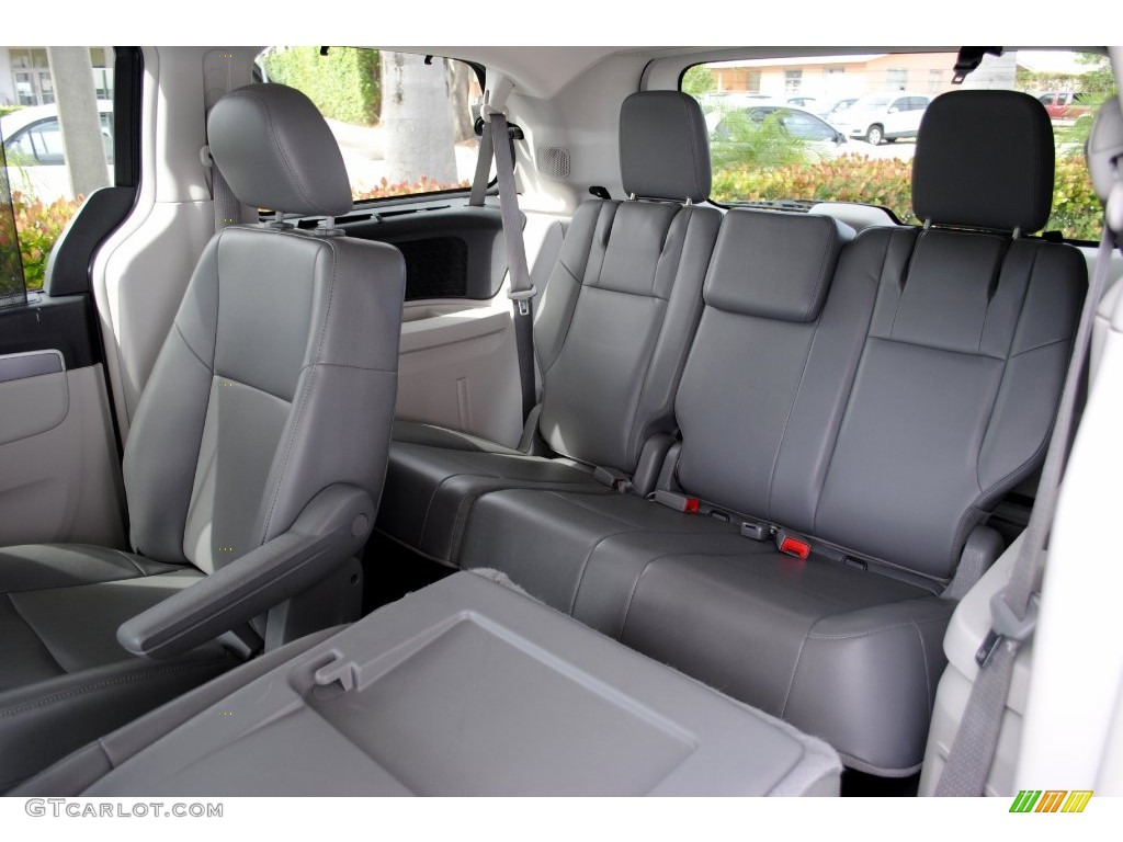2012 Routan SE - Twilight Gray Metallic / Aero Gray photo #12