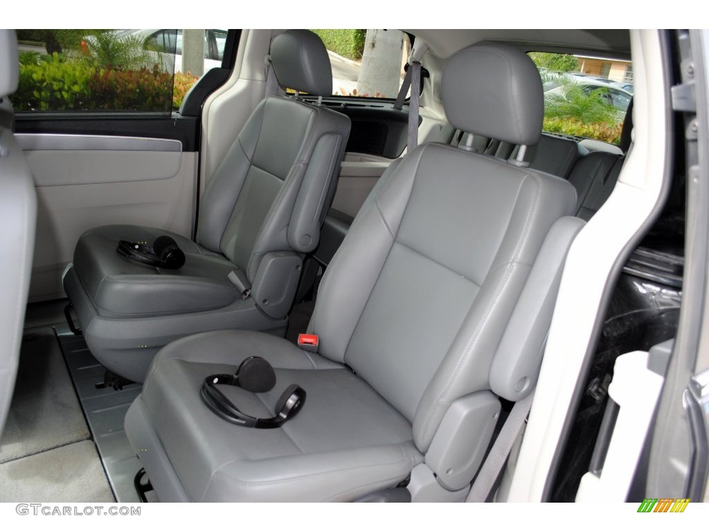 2012 Routan SE - Twilight Gray Metallic / Aero Gray photo #14