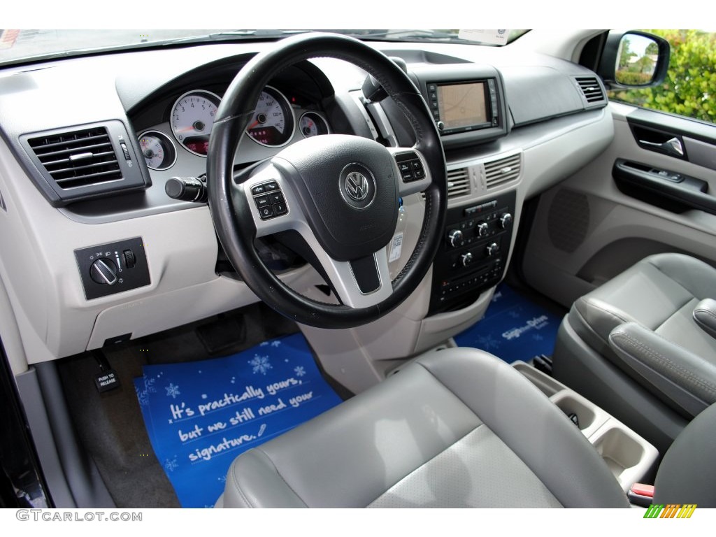 2012 Routan SE - Twilight Gray Metallic / Aero Gray photo #18