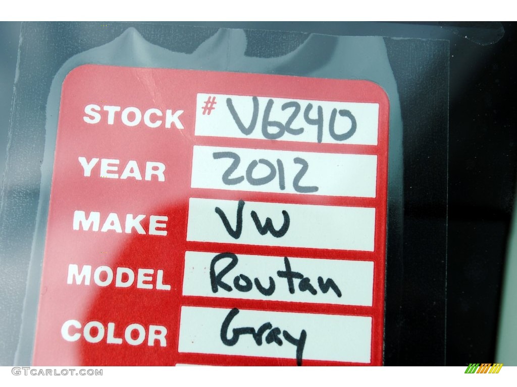 2012 Routan SE - Twilight Gray Metallic / Aero Gray photo #20