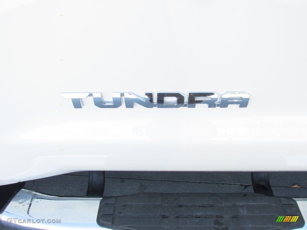 2016 Tundra SR5 CrewMax - Super White / Graphite photo #15