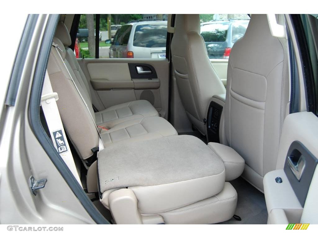 2003 Expedition XLT - Arizona Beige Metallic / Medium Parchment photo #10