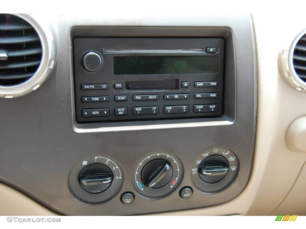 2003 Expedition XLT - Arizona Beige Metallic / Medium Parchment photo #22