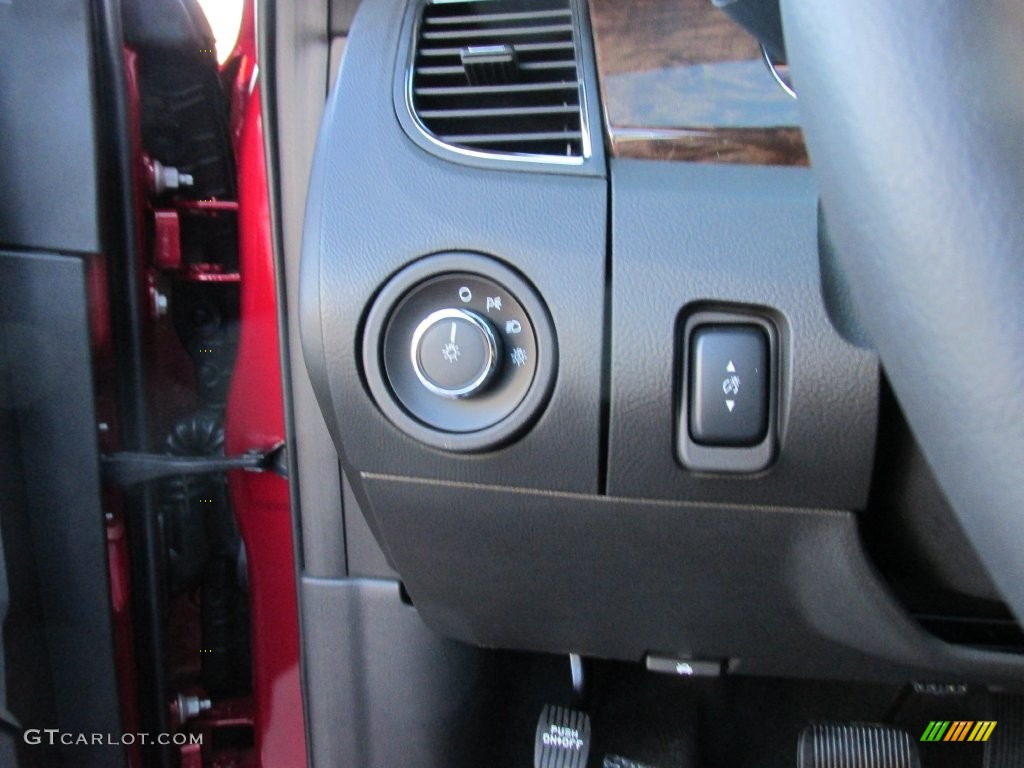 2016 Ford Taurus Limited Controls Photo #110215582