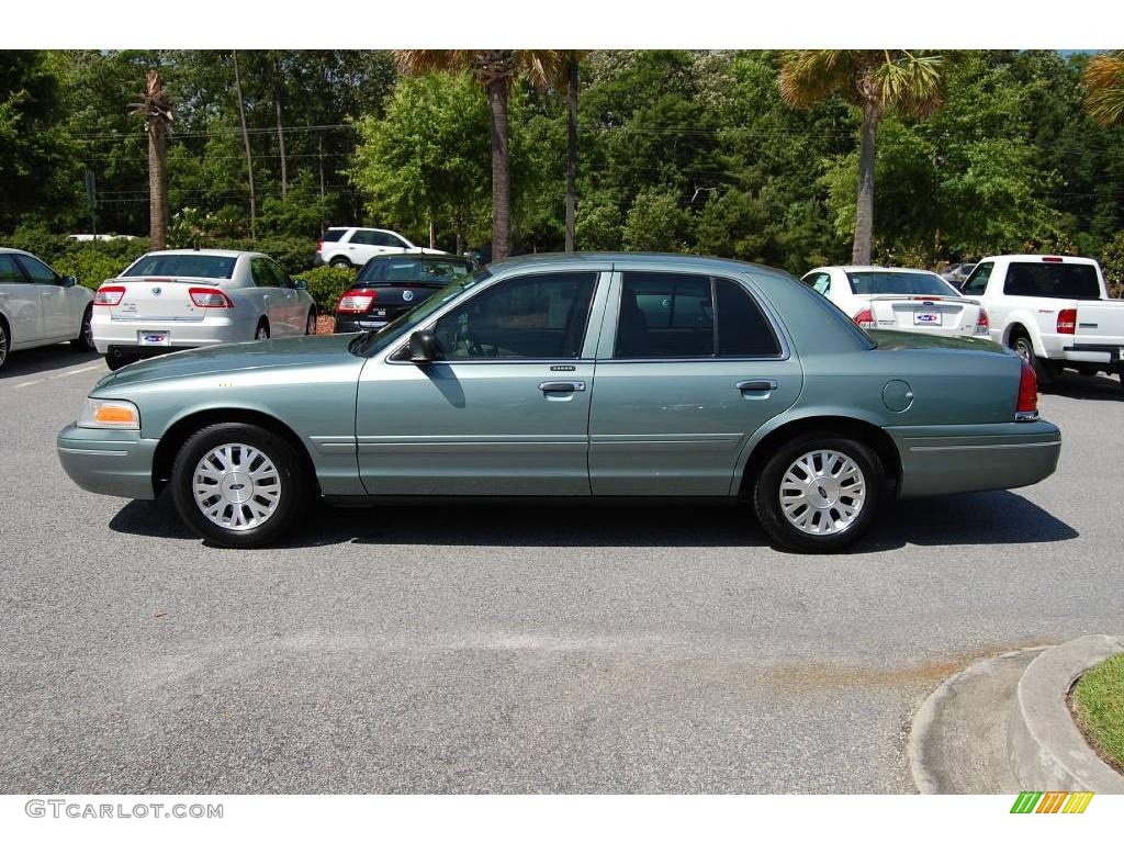 2005 Crown Victoria LX - Light Tundra Metallic / Medium Parchment photo #2