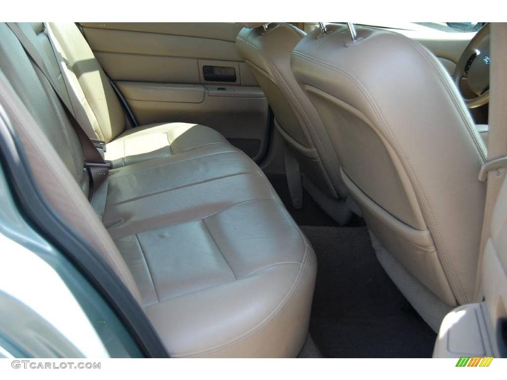 2005 Crown Victoria LX - Light Tundra Metallic / Medium Parchment photo #8