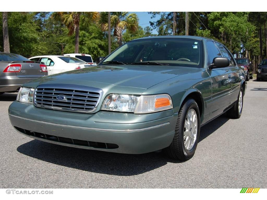 2005 Crown Victoria LX - Light Tundra Metallic / Medium Parchment photo #10