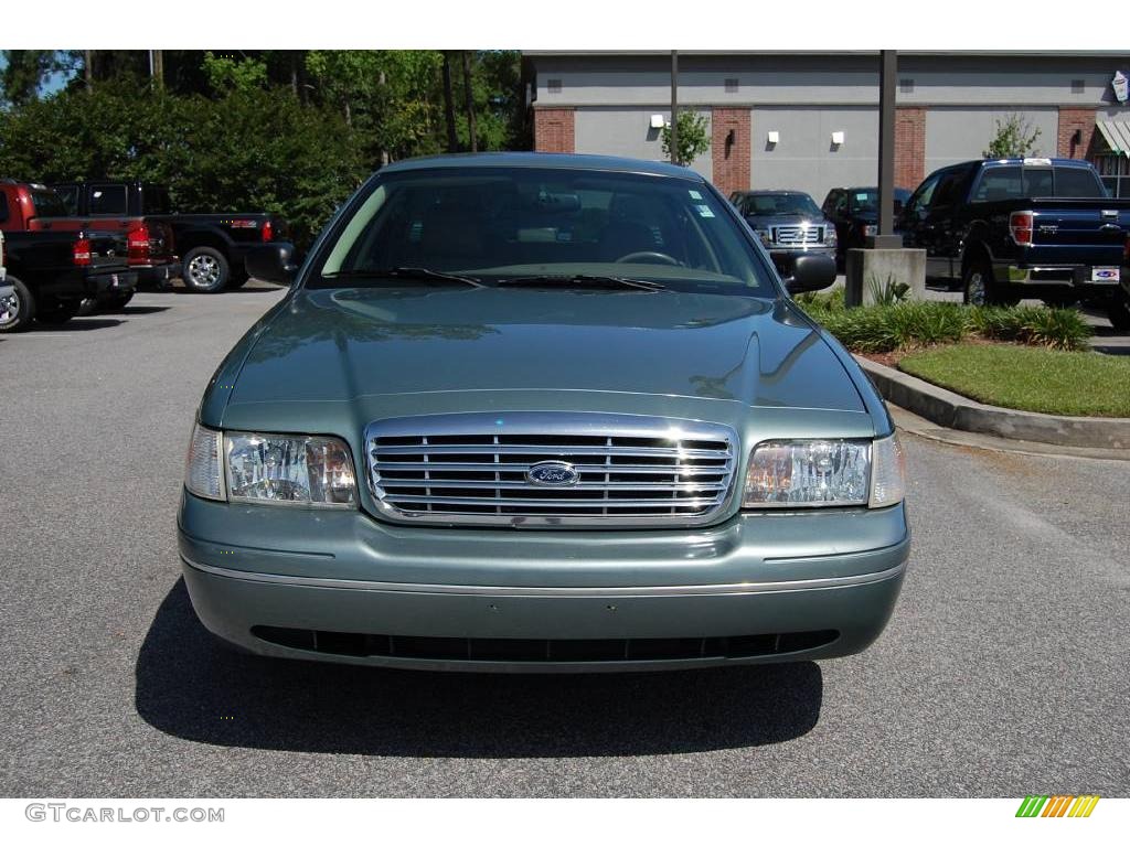 2005 Crown Victoria LX - Light Tundra Metallic / Medium Parchment photo #11