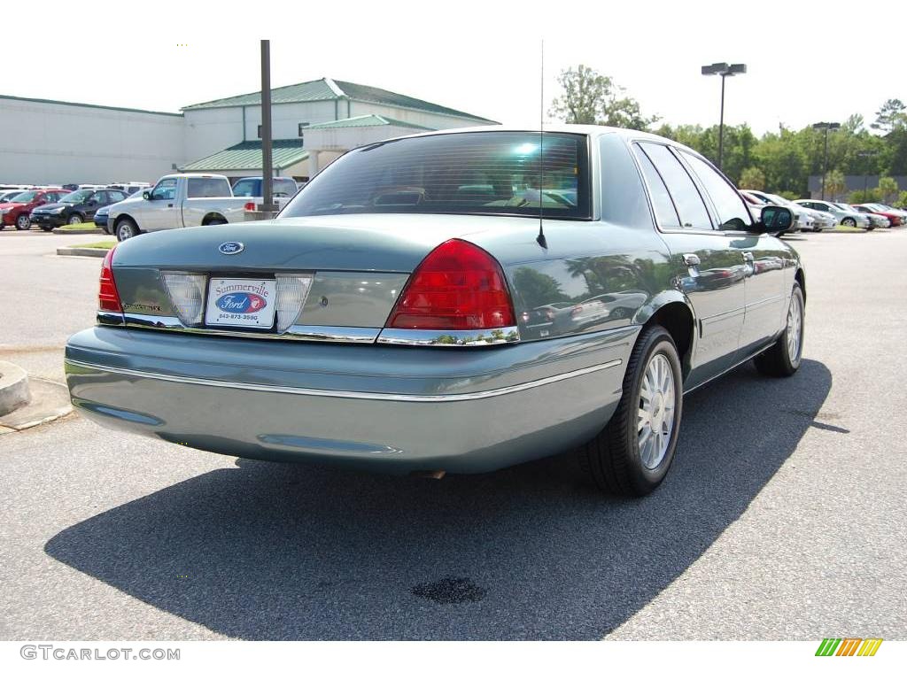 2005 Crown Victoria LX - Light Tundra Metallic / Medium Parchment photo #13