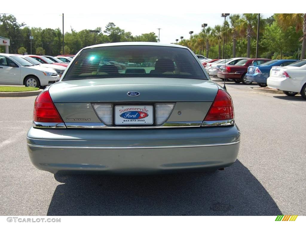2005 Crown Victoria LX - Light Tundra Metallic / Medium Parchment photo #14