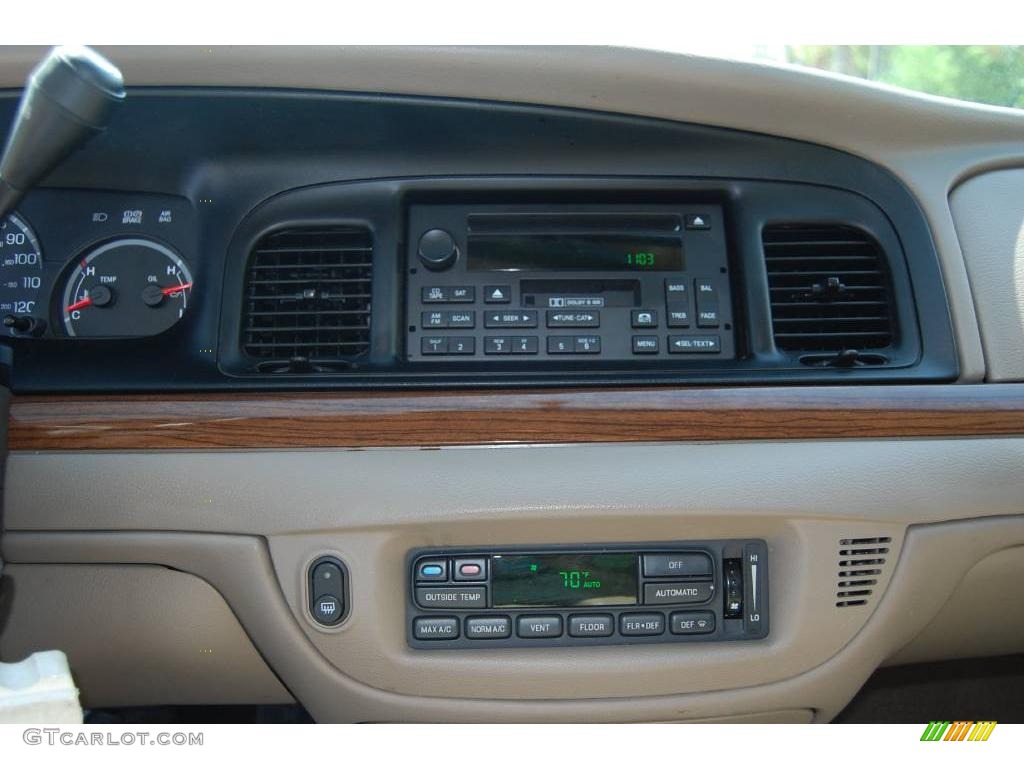 2005 Crown Victoria LX - Light Tundra Metallic / Medium Parchment photo #18