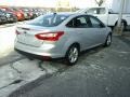 Ingot Silver - Focus SE Sedan Photo No. 4