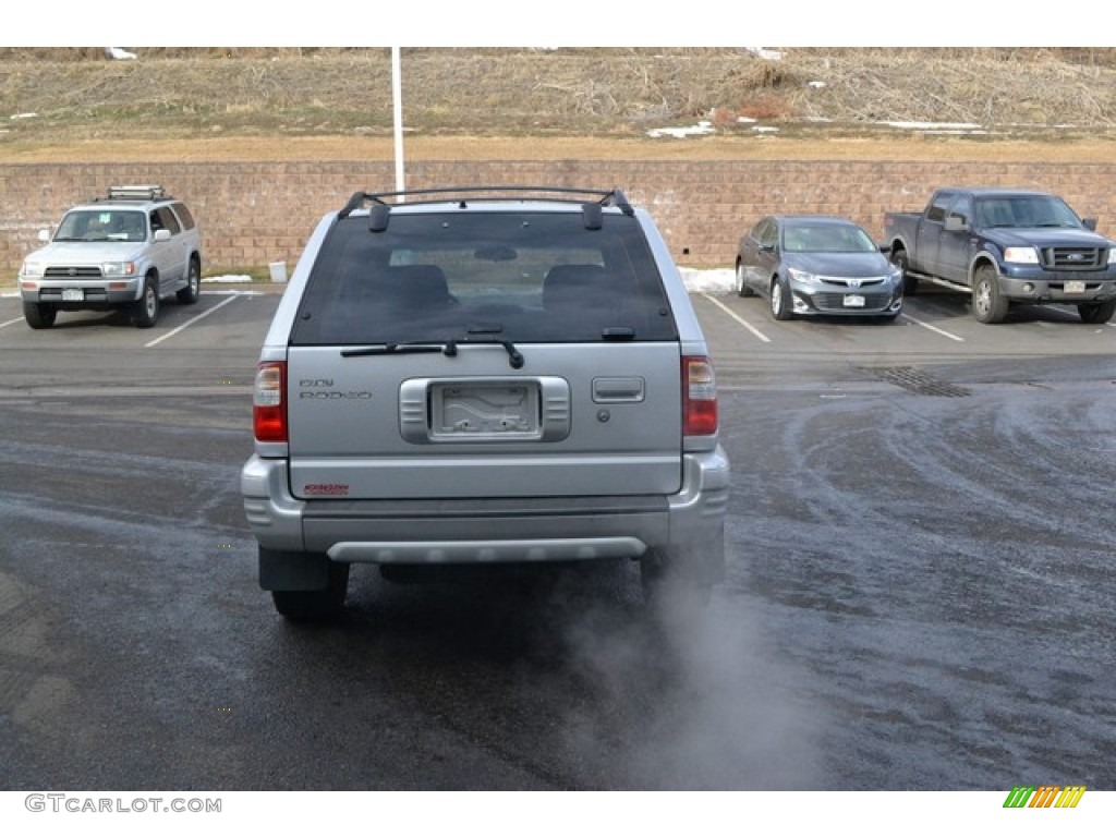 2002 Rodeo LS 4WD - Bright Silver Metallic / Gray photo #3
