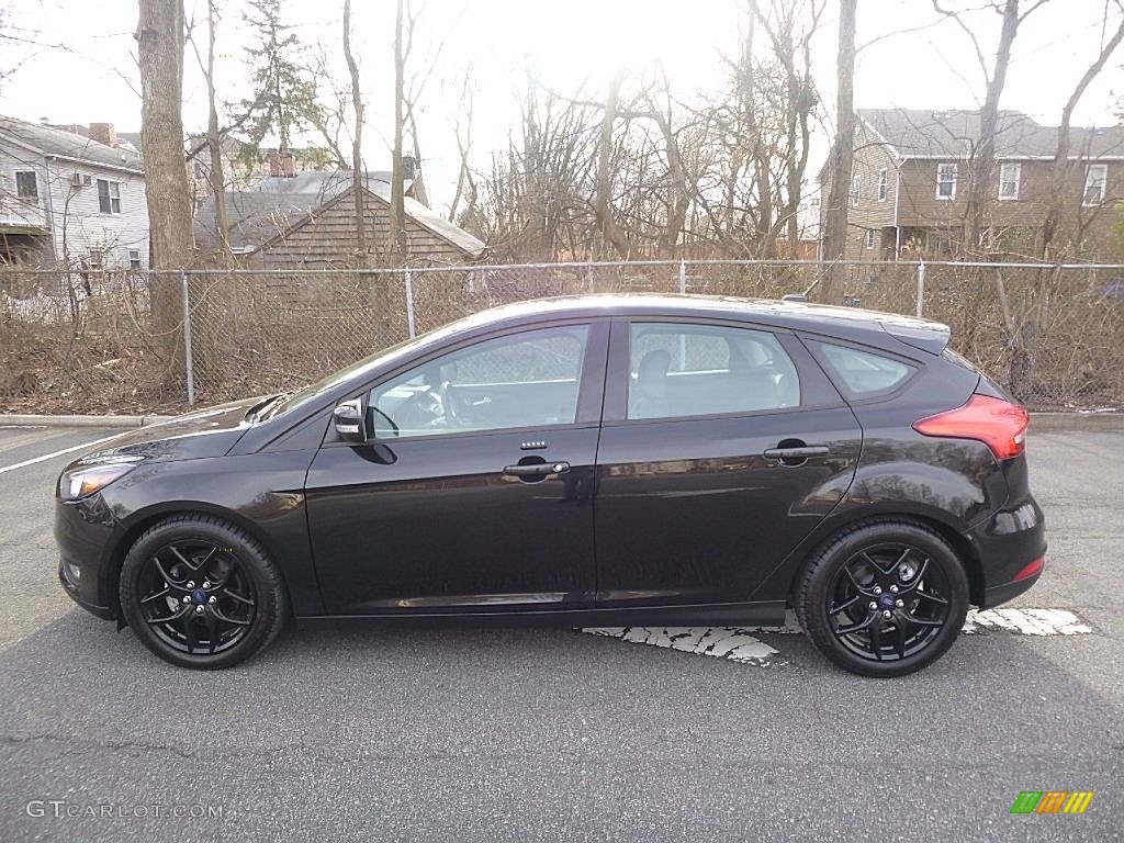 2015 Focus SE Hatchback - Tuxedo Black Metallic / Charcoal Black photo #2