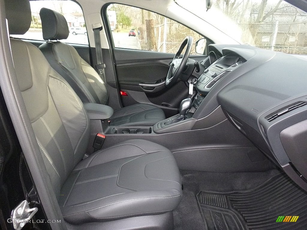 2015 Focus SE Hatchback - Tuxedo Black Metallic / Charcoal Black photo #17