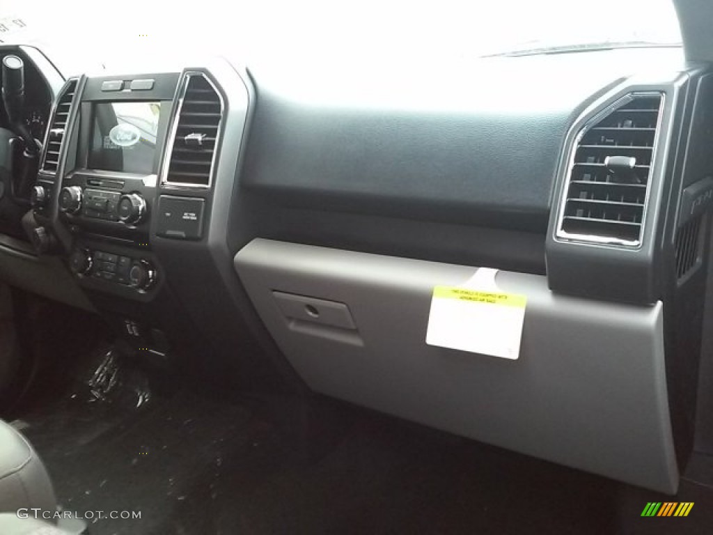2016 F150 XLT SuperCrew - Blue Jeans / Medium Earth Gray photo #18
