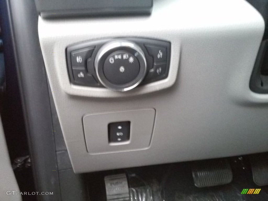 2016 F150 XLT SuperCrew - Blue Jeans / Medium Earth Gray photo #22