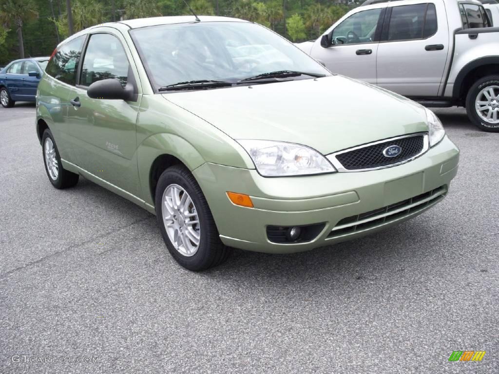 2007 Focus ZX3 SE Coupe - Kiwi Green Metallic / Charcoal/Light Flint photo #1