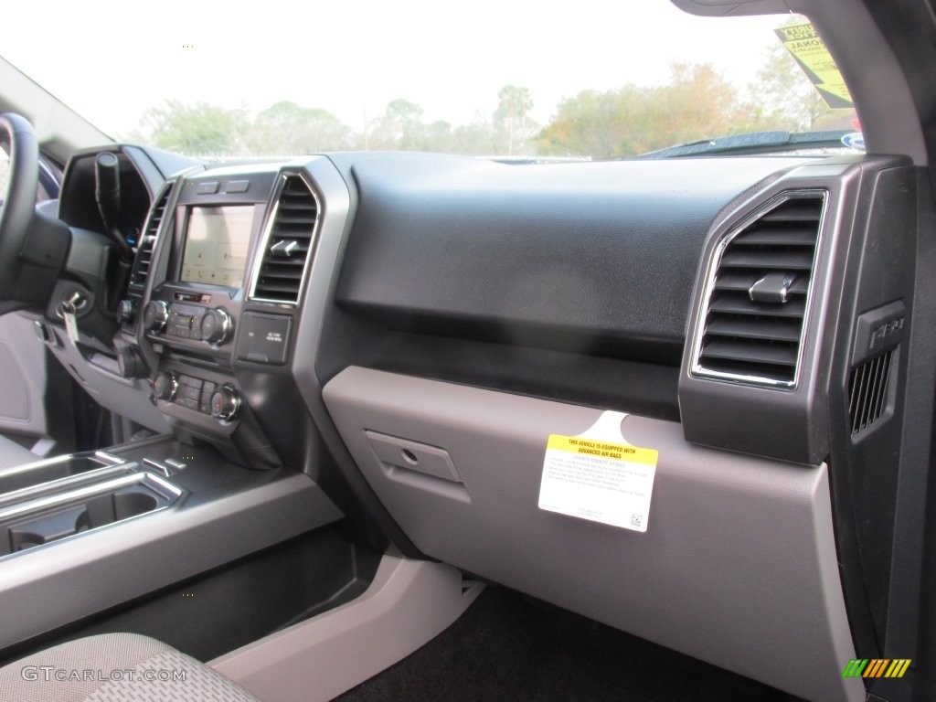 2016 F150 XLT SuperCrew - Blue Jeans / Medium Earth Gray photo #17